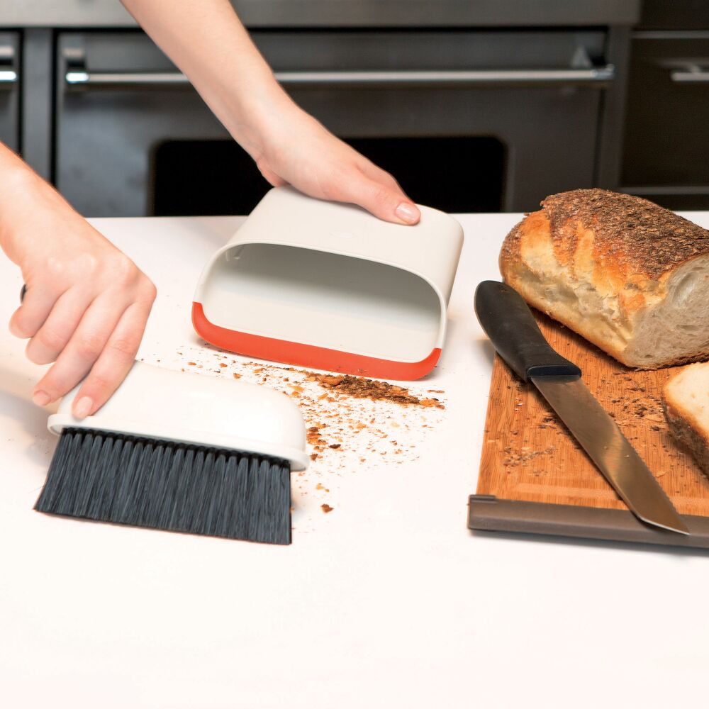 Compact Dustpan & Brush Set I3