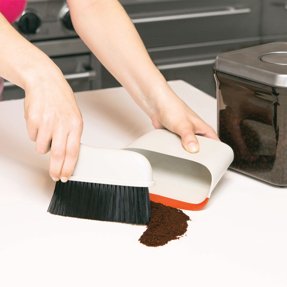 Compact Dustpan & Brush Set I3