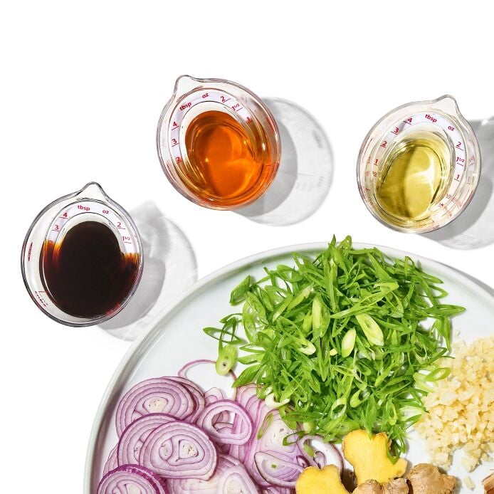 Mini Angled Measuring Cup W6