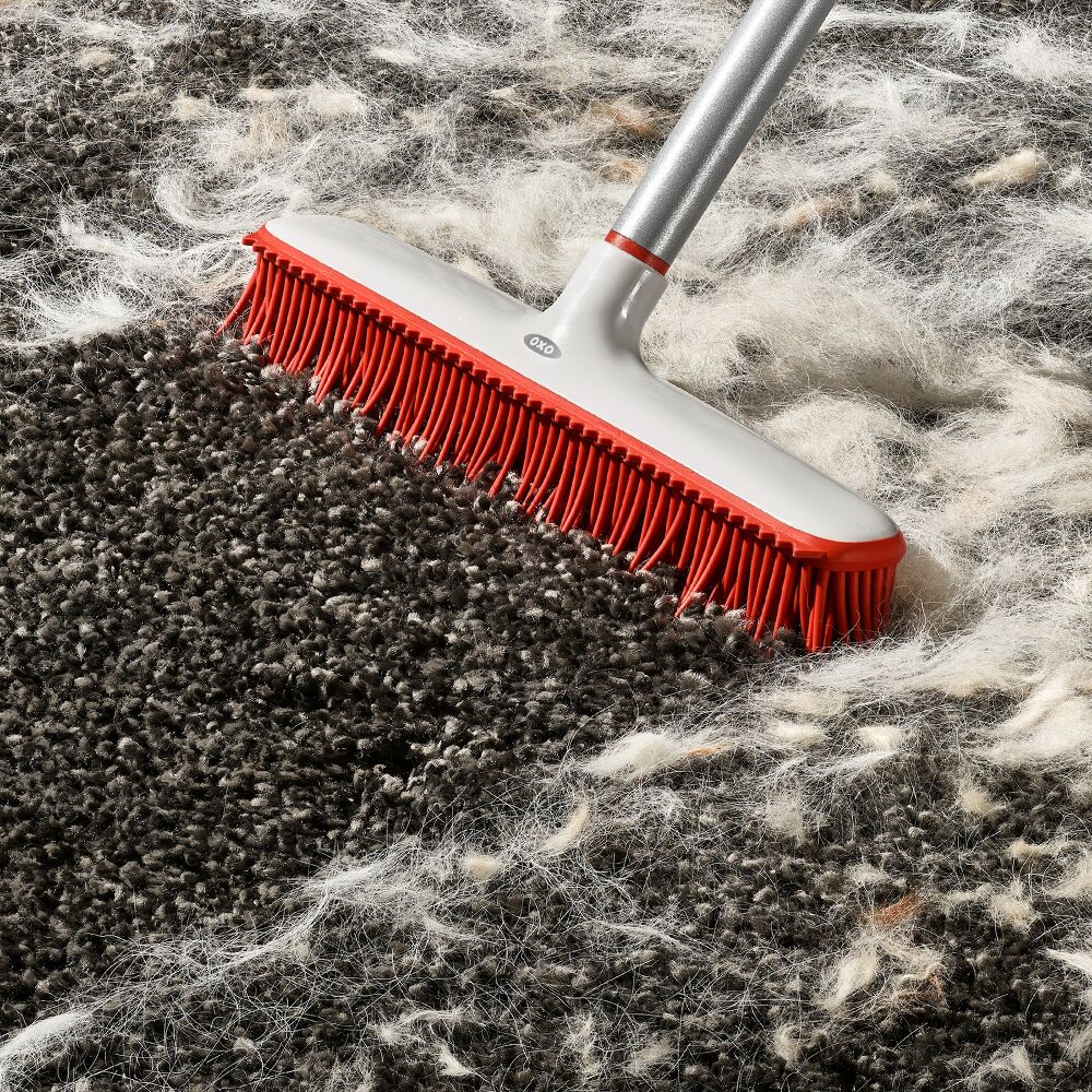 OXO Good Grips Fur Broom R8