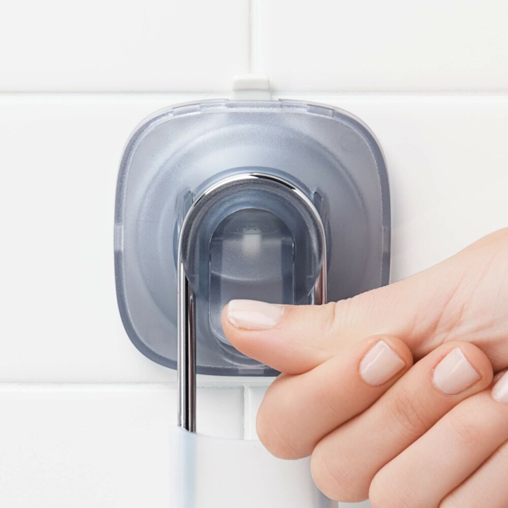 StrongHold™ Suction Fogless Mirror V8