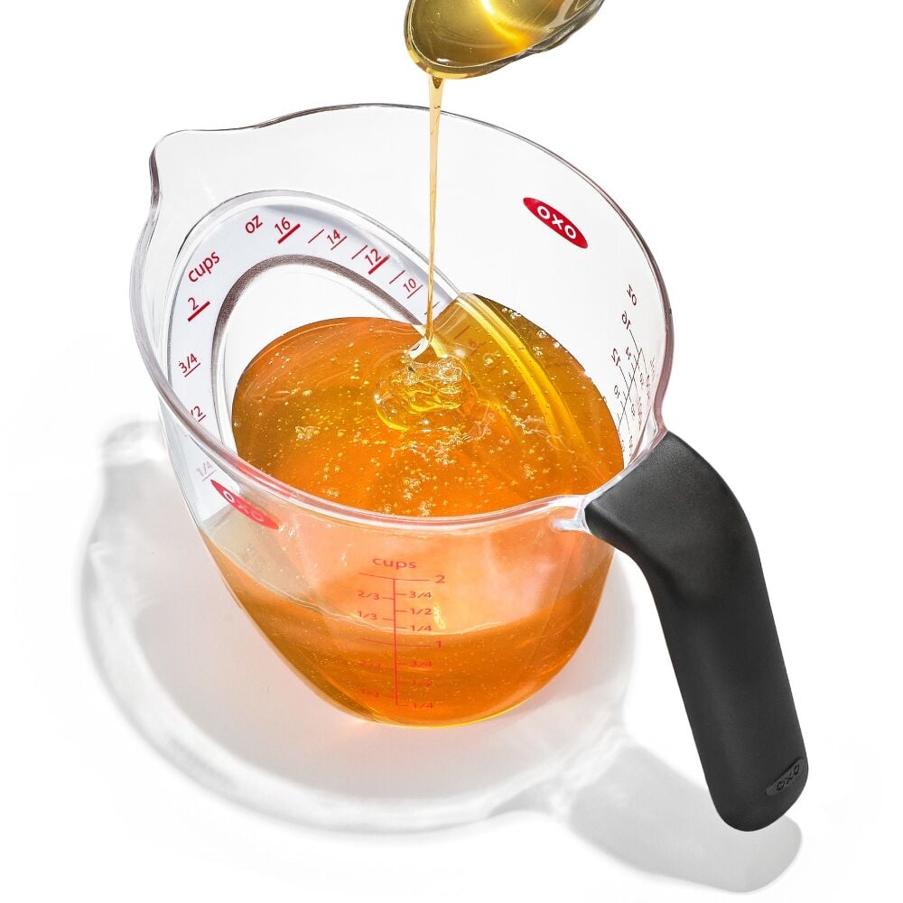 2-Cup Angled Measuring Cup P9