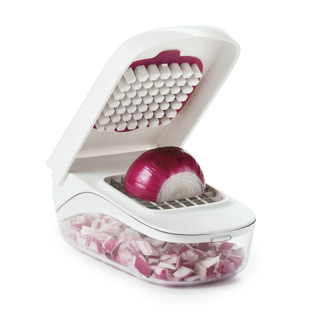 Vegetable Chopper with Easy-Pour Opening P1