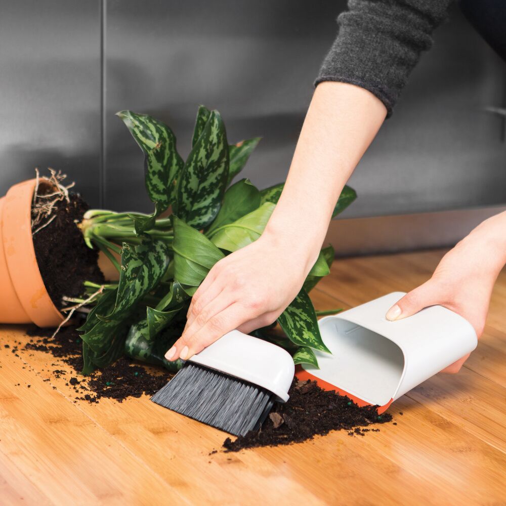 Compact Dustpan & Brush Set I3