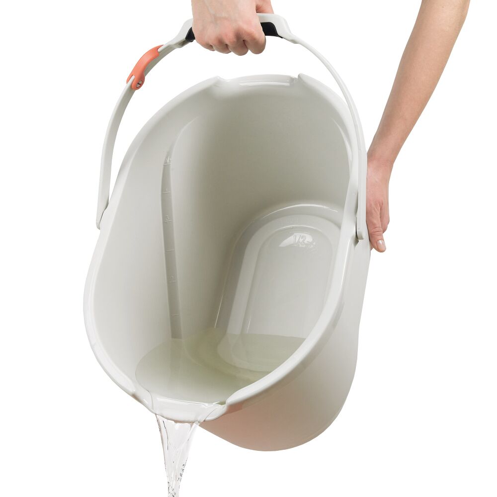 Angled Measuring Bucket F1