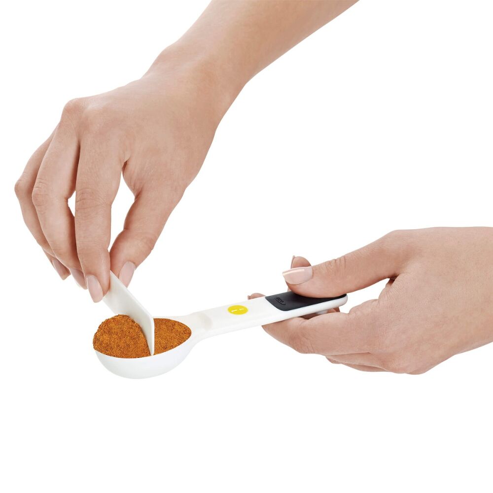 7 Piece Plastic Measuring Spoons - White L7