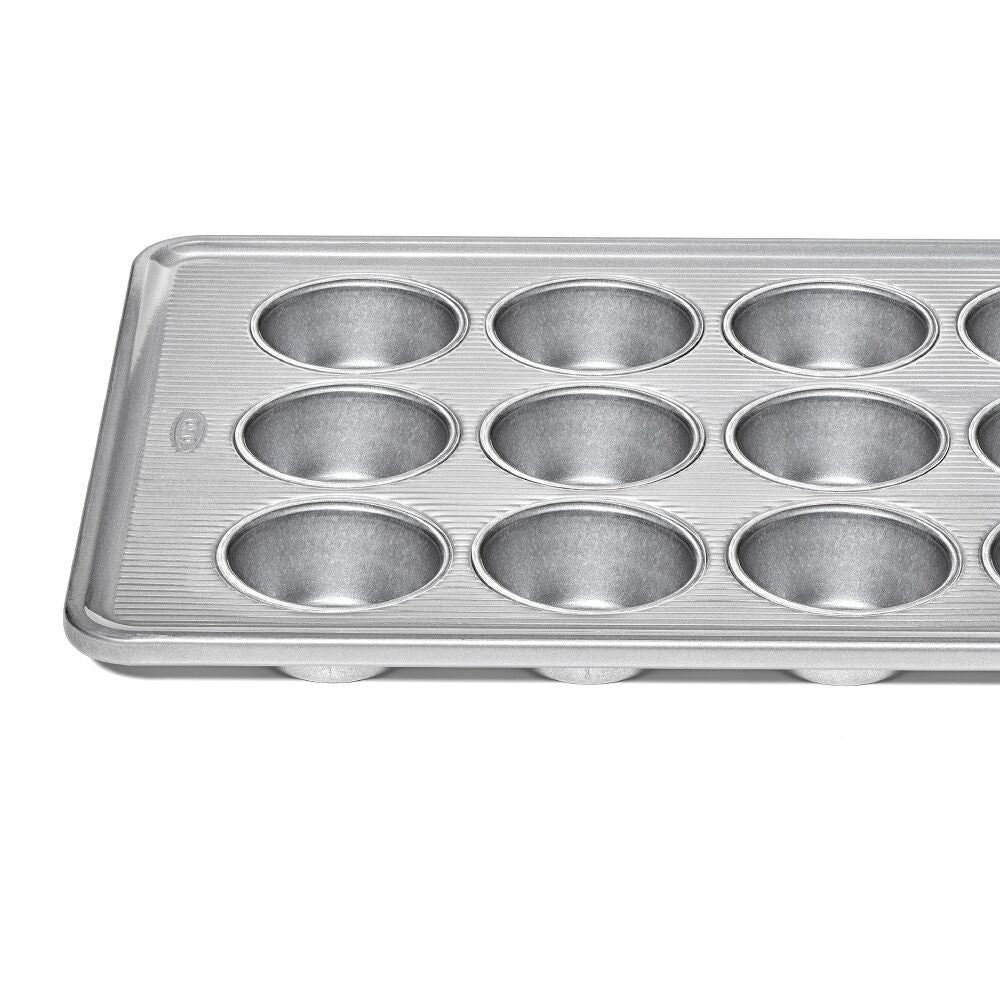 Nonstick Pro Clear Coated 12 Cup Muffin Pan W4