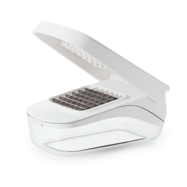 Vegetable Chopper with Easy-Pour Opening P1