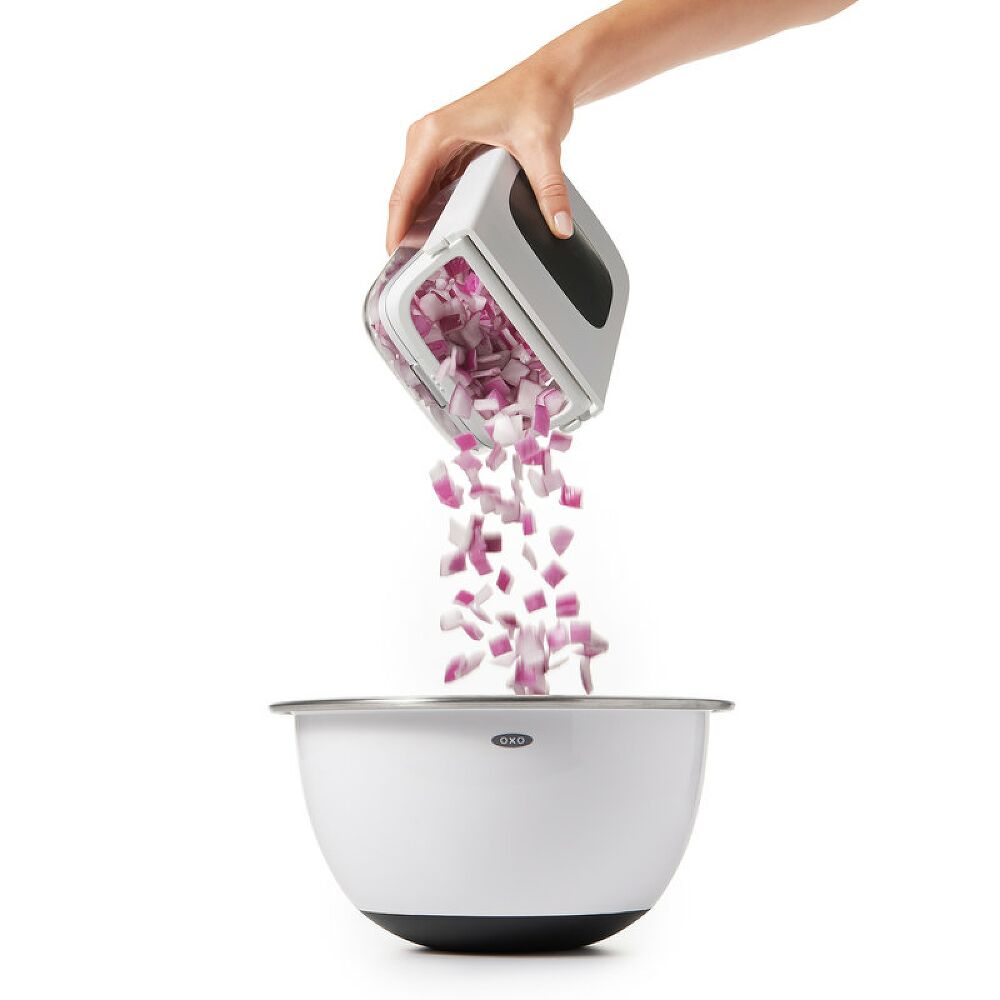 Vegetable Chopper with Easy-Pour Opening P1