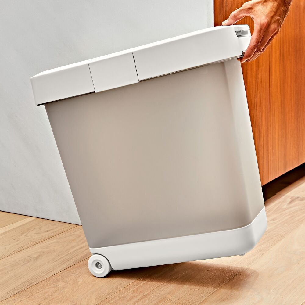 OXO Pet Airtight Food Container with Scoop — Large N1