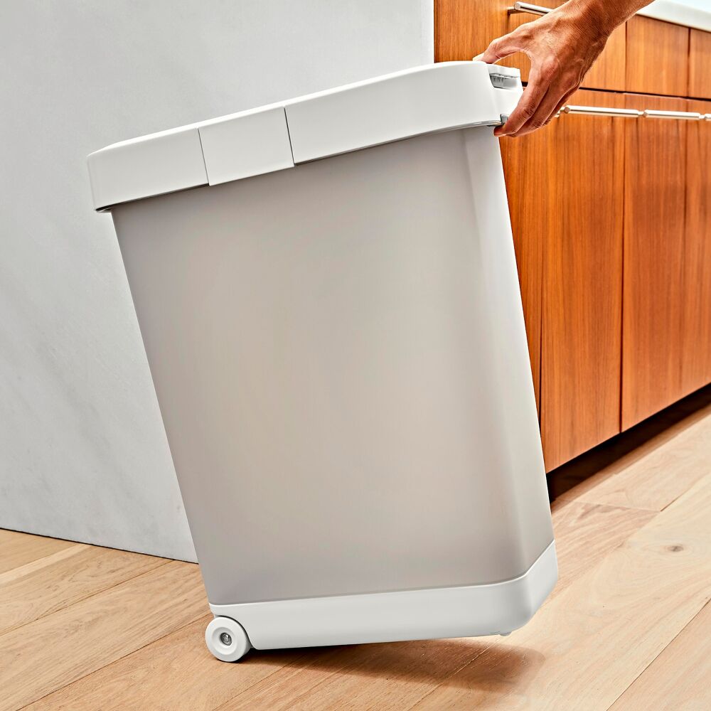 OXO Pet Airtight Food Container with Scoop — Extra Large Q6